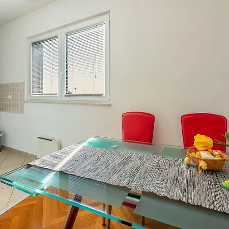Idyllisches Mit Parkplatz, Wifi, Klima, Waschmaschine Apartament *