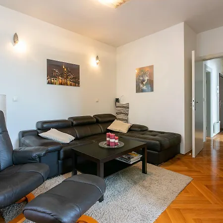 Apartment Idyllisches Mit Parkplatz, Wifi, Klima, Waschmaschine Crikvenica