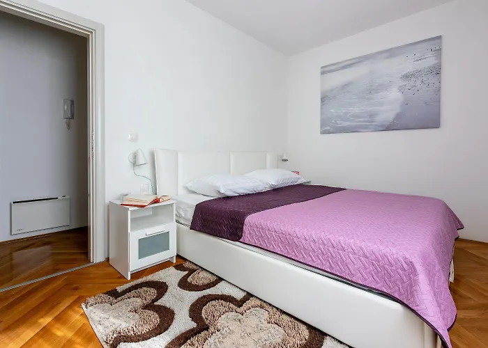 Idyllisches Mit Parkplatz, Wifi, Klima, Waschmaschine * Цриквеница